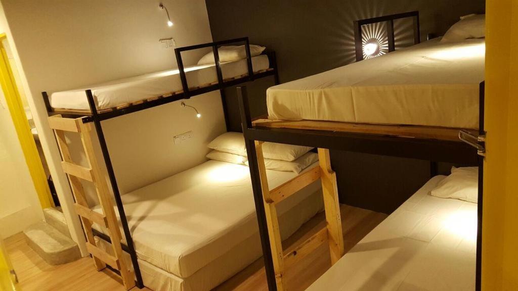 Revopackers Beds and Bunks 19/39