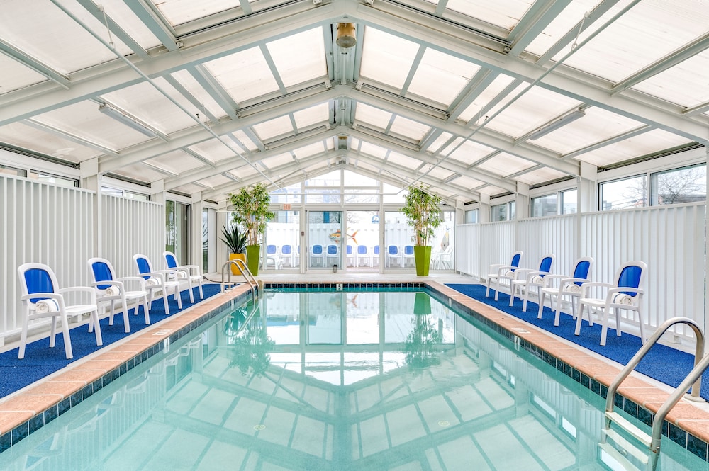 Cayman Suites Hotel 37/80