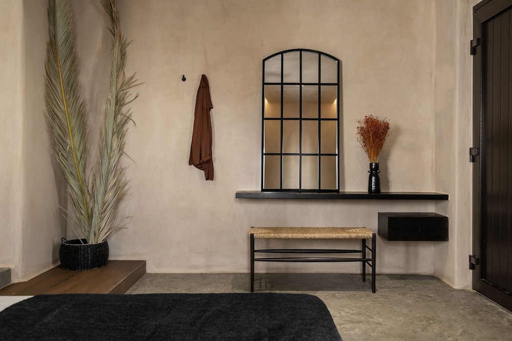 Emery Boutique Apartments 7/50