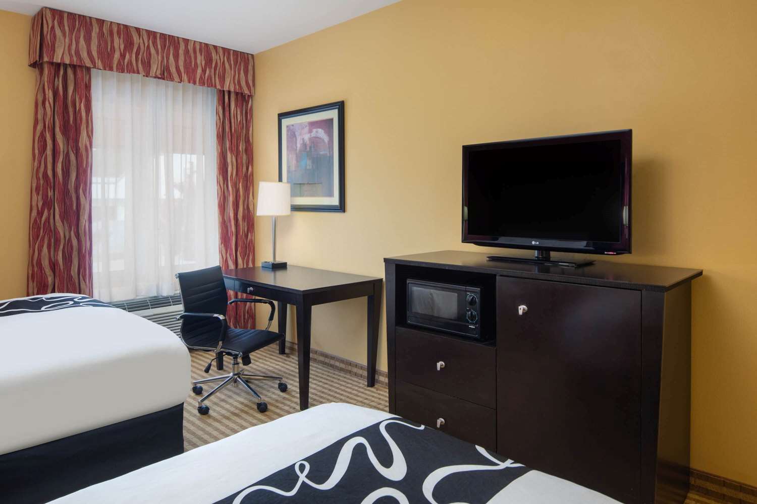 La Quinta Inn and Suites by Wyndham Atlanta Union City 26/33