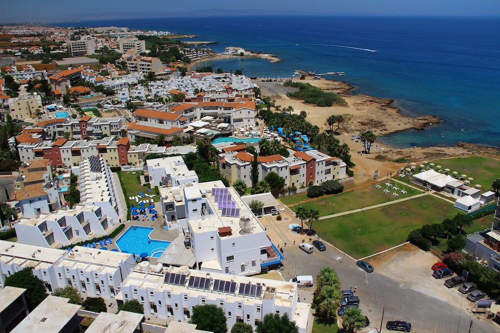 Penelope Beach Hotel 73/77