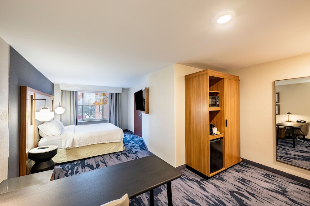 Fairfield Inn & Suites St. Louis Chesterfield 8/23