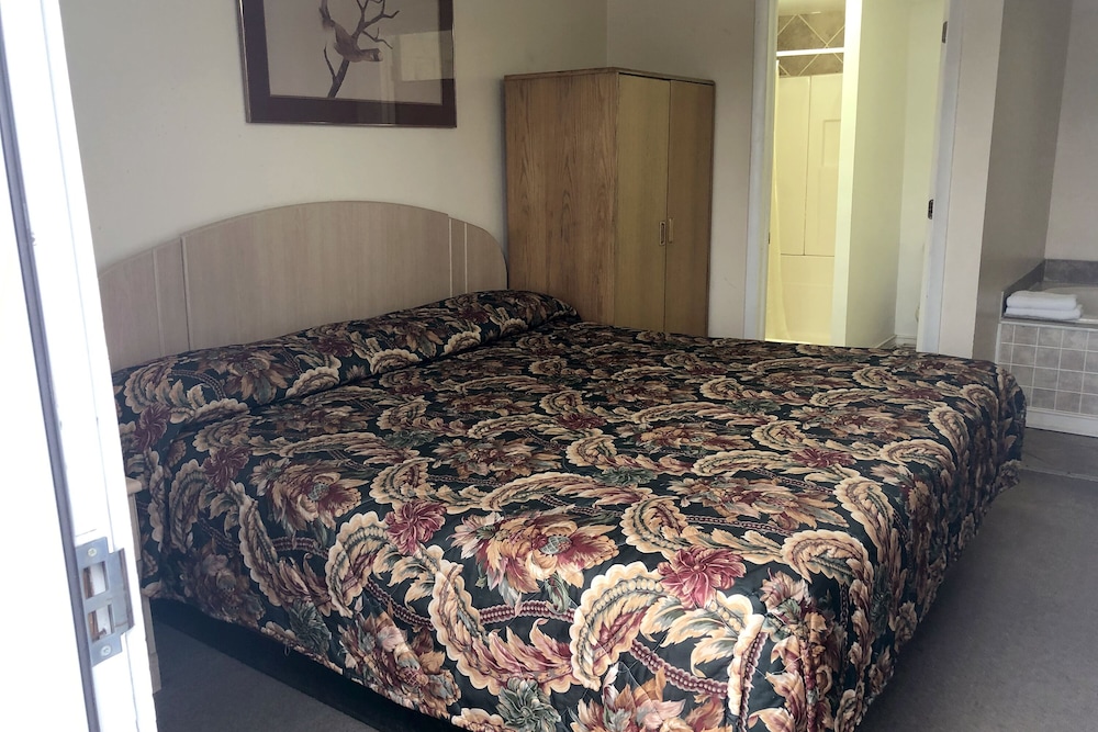 OYO Hotel Starlite Seneca Falls 10/35