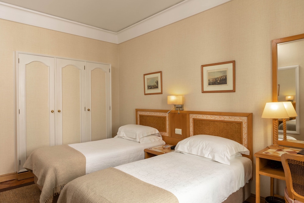 PETITE, DOUBLE BED