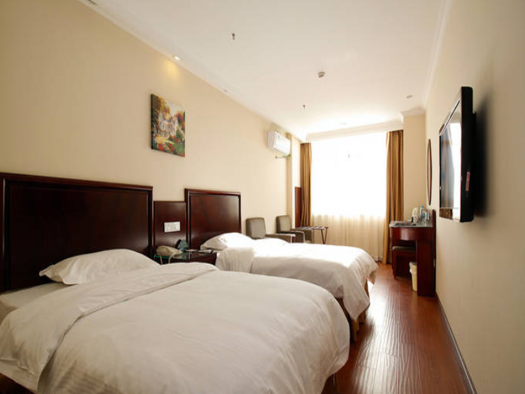ROOM, TWIN BEDS