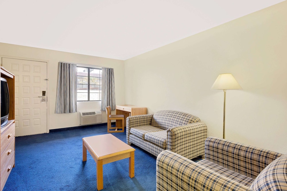 Days Inn & Suites By Wyndham Needles 24/30