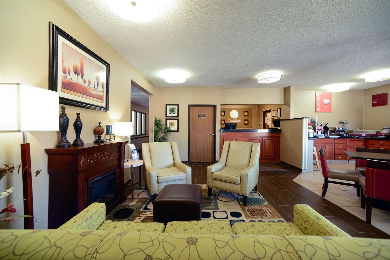AmericInn by Wyndham Quincy 16/32