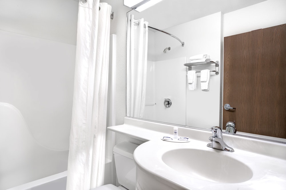 Microtel Inn & Suites by Wyndham Mankato 16/17