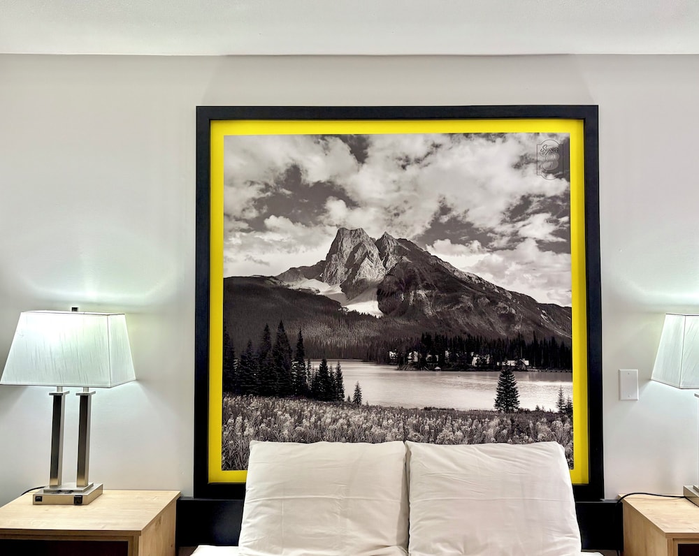 Super 8 by Wyndham Clearwater BC 36/61