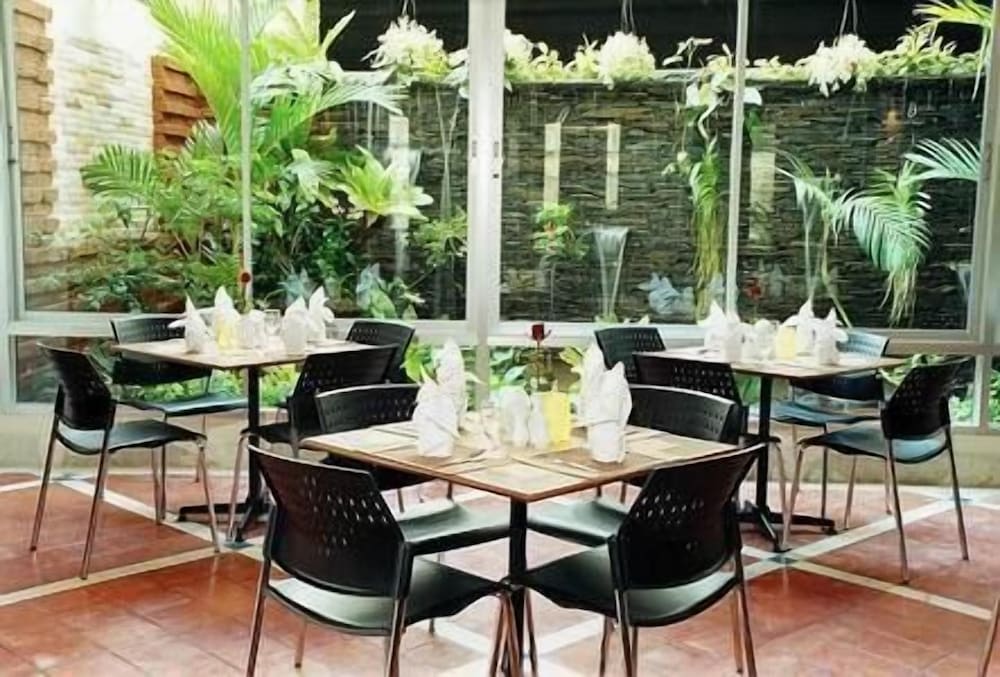 Hadyai Golden Crown Hotel 46/58