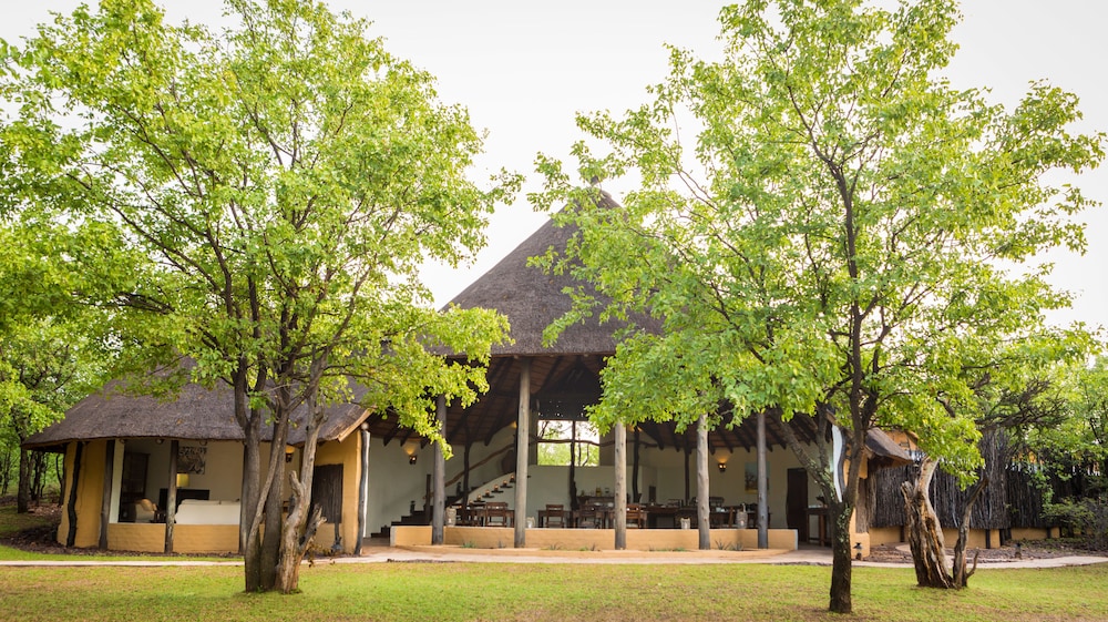 Mopane Bush Lodge 31/34