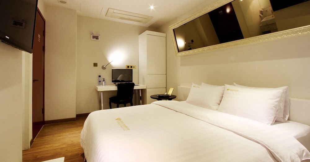 Rich Diamond Hotel 20/79