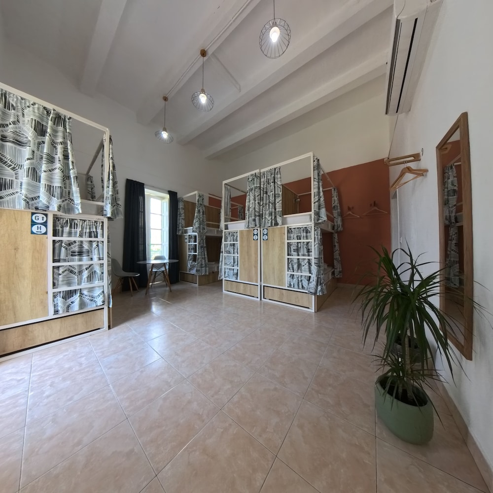 Inhawi Hostel 9/50
