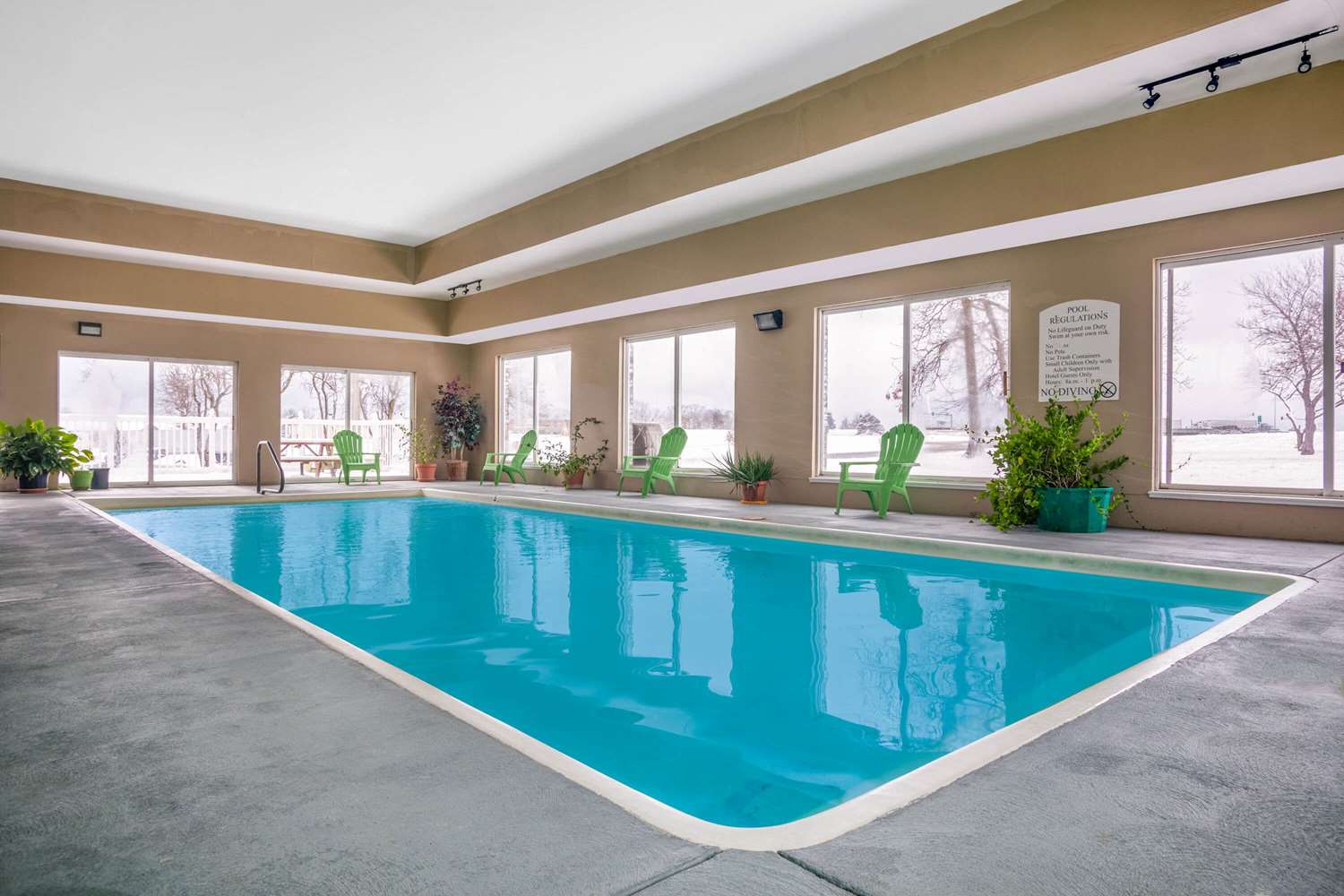 Days Inn & Suites by Wyndham Cuba 7/16