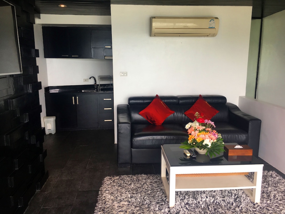 The Front Hotel And Apartment 52/76