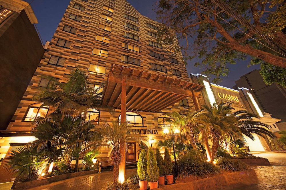 LA HACIENDA MIRAFLORES 3/50