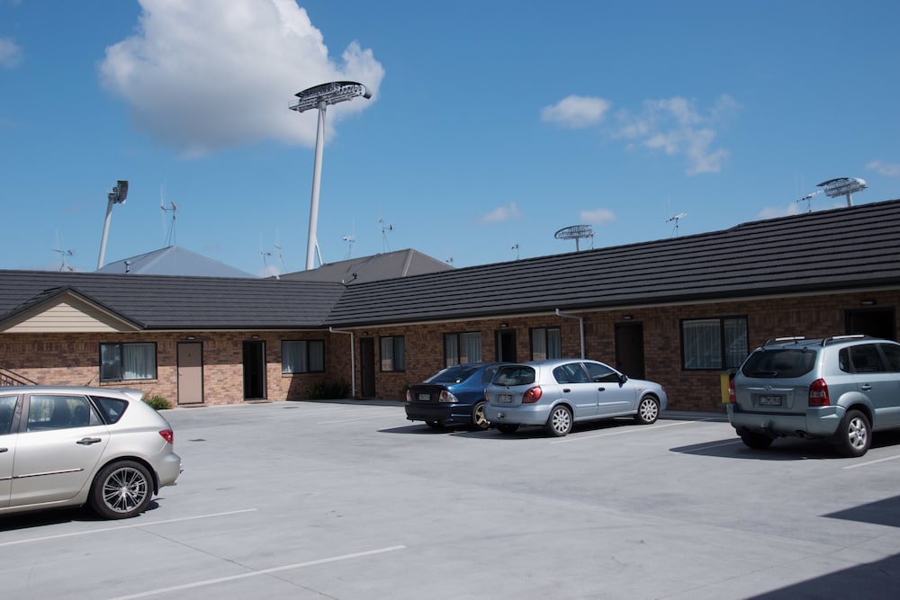 Arena Court Motor Lodge 23/32