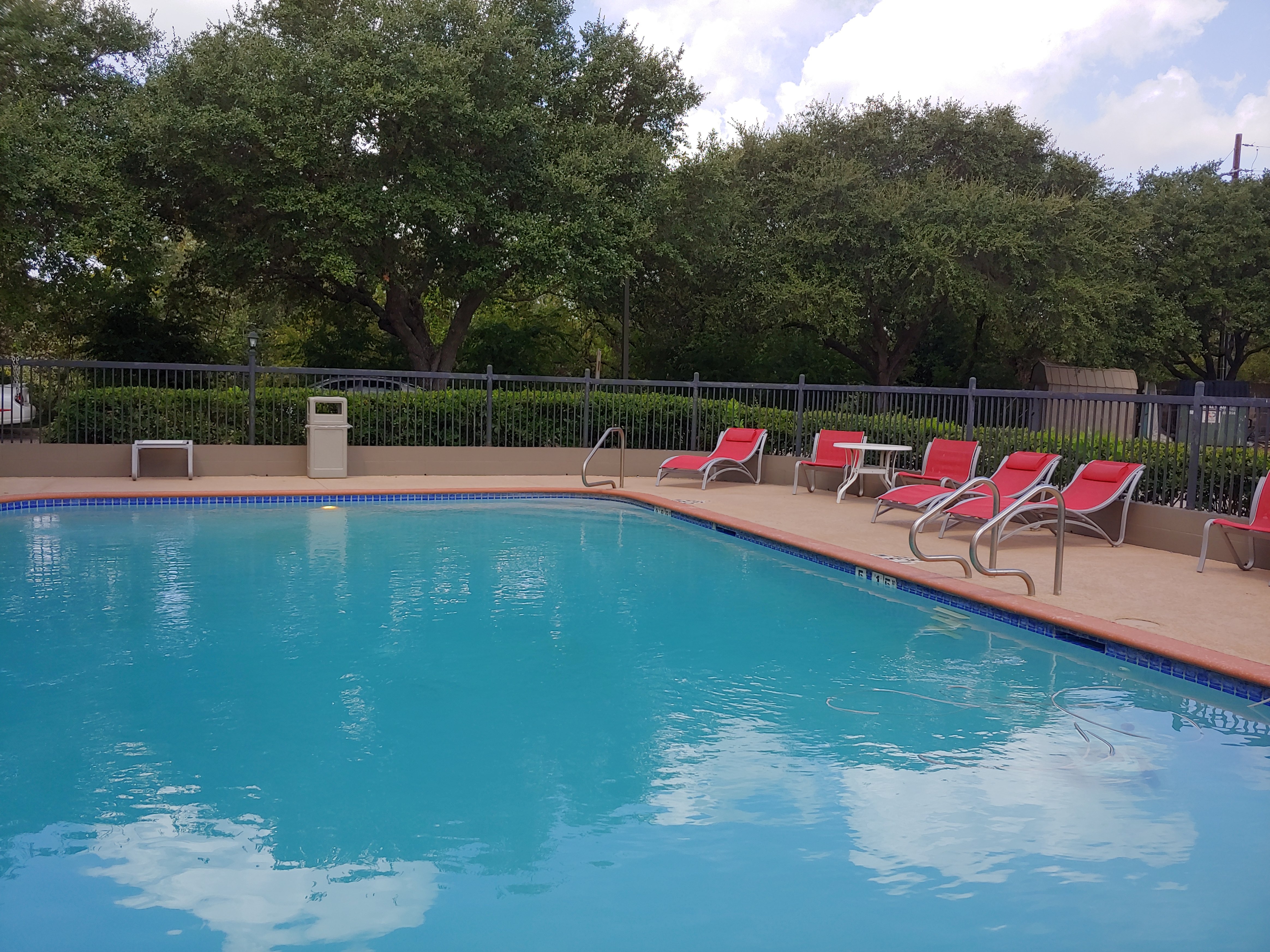 Holiday Inn Express Hotel Suites Columbus 16/24