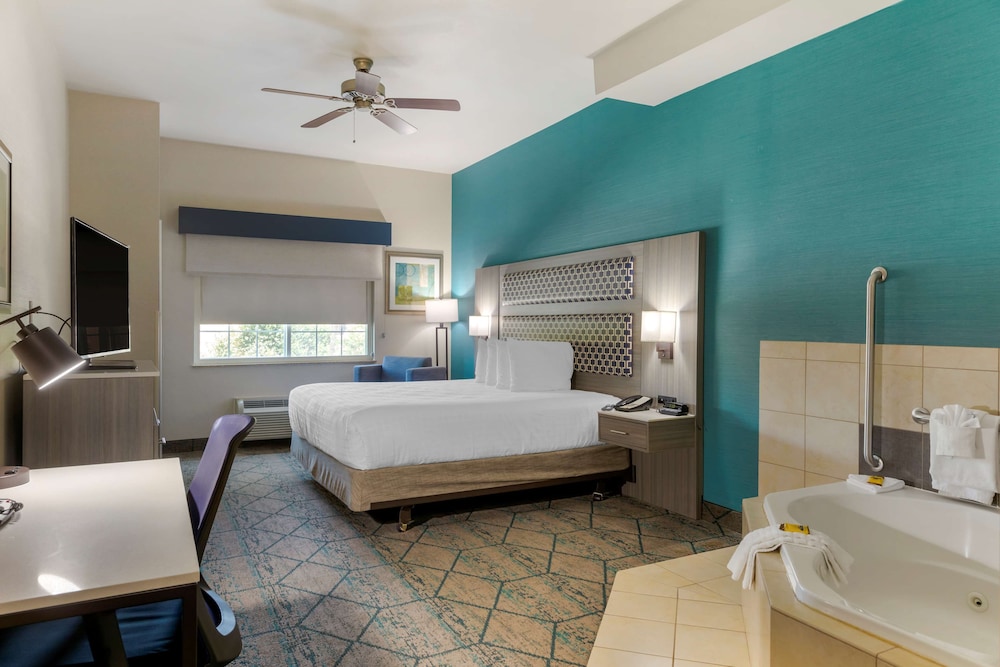 Best Western Plus Wasco Inn & Suites 32/63