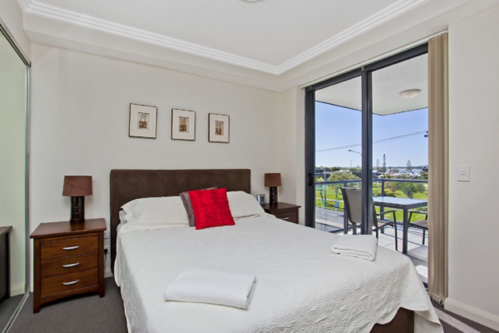 Aqualine Apartments 19/74