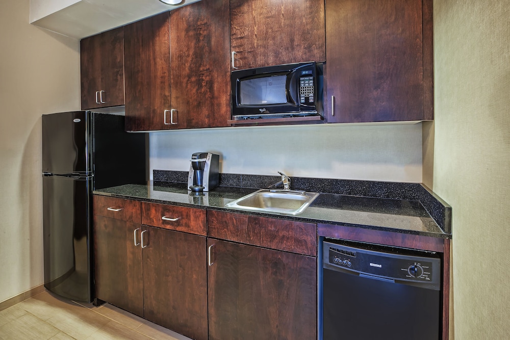 Holiday Inn Express & Suites Dayton South - I-675 46/48