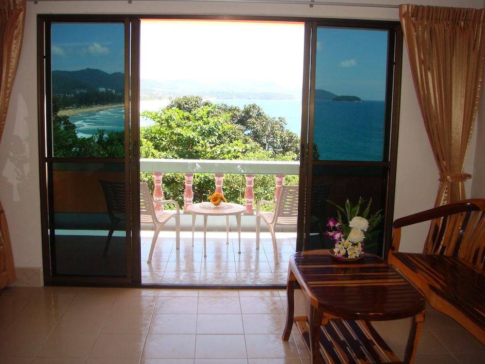 BAAN KARON HILL PHUKET RESORT 38/53