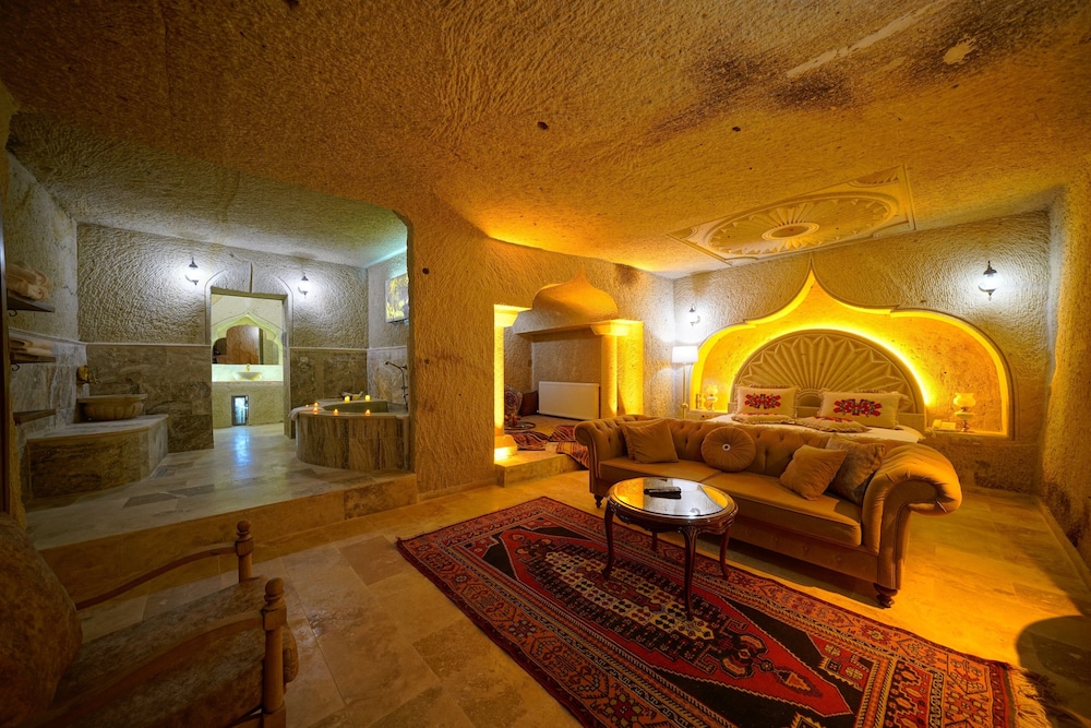 Serenus Cave Suites 25/50