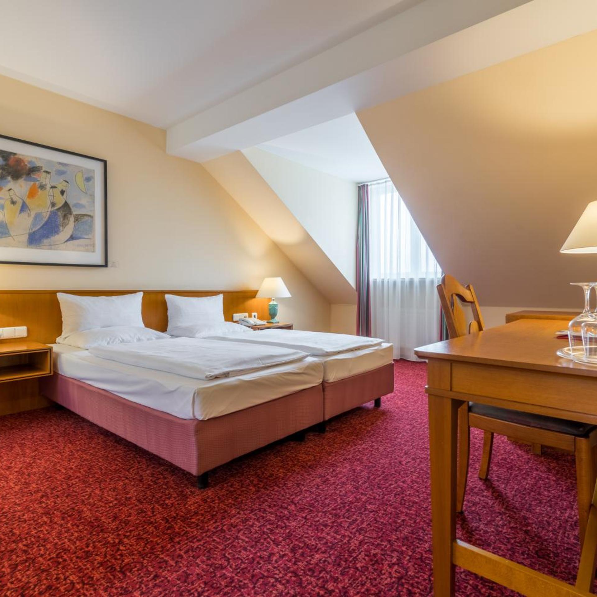 Room, Triple