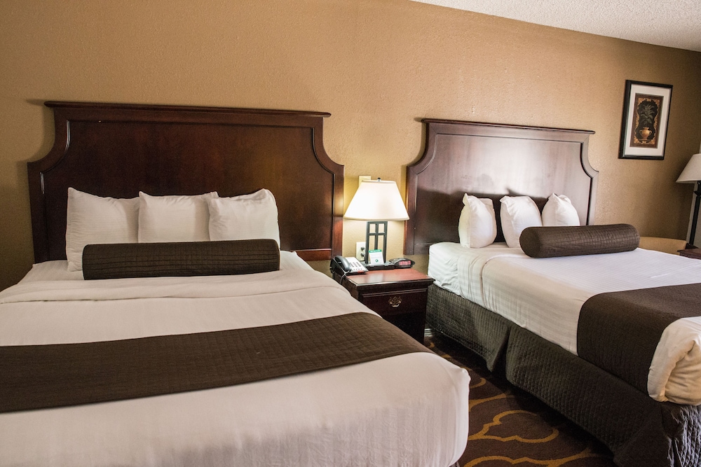 Mockingbird Inn Suites 24/49