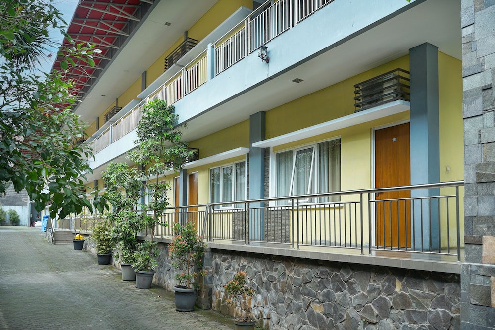 Front One Resort Indraloka 2/50