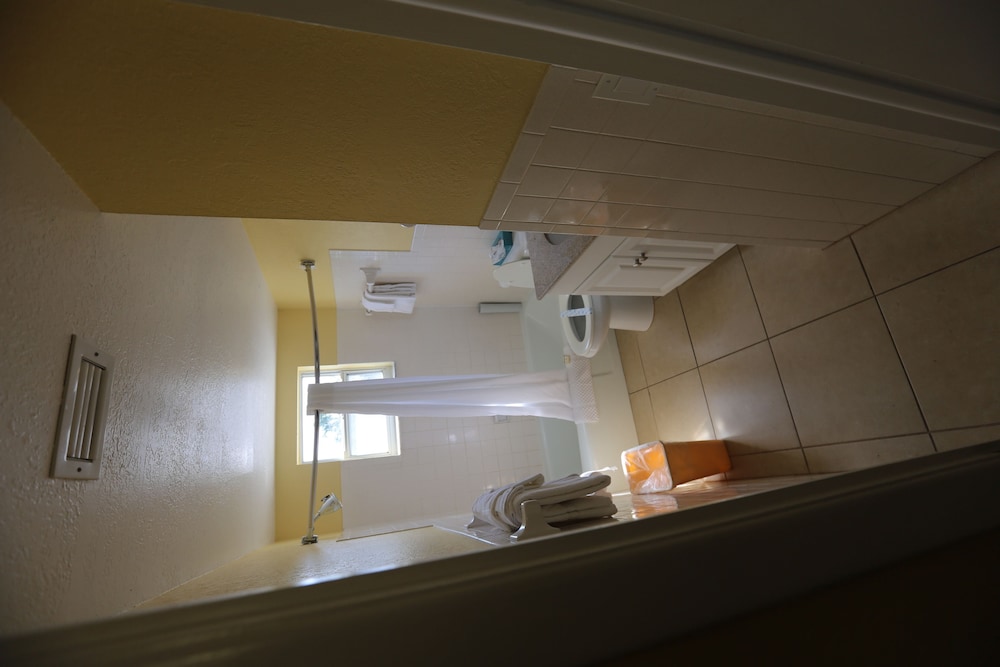 Shoreline Island Resort Exclusively Adult 48/50