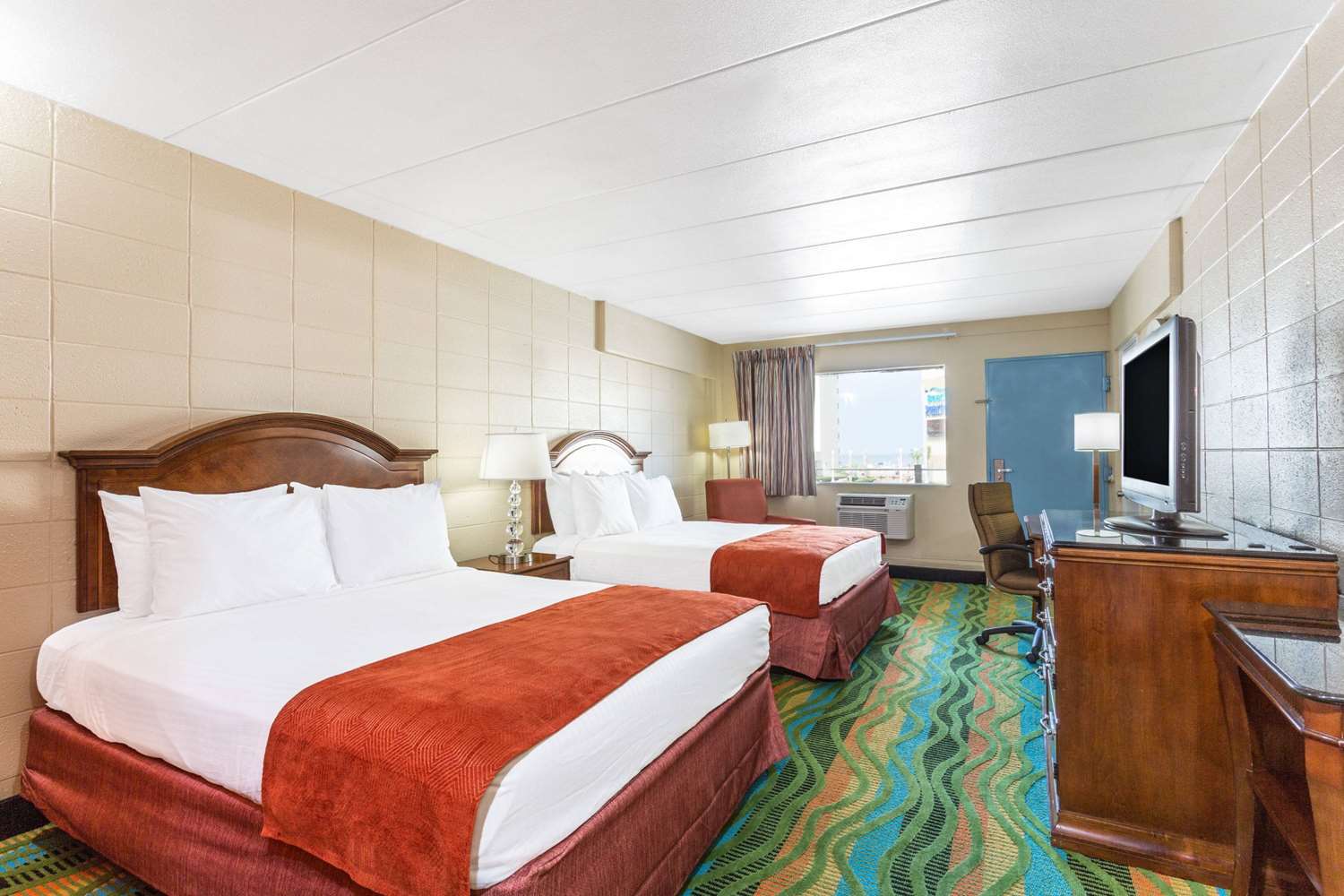 Howard Johnson by Wyndham Virginia Beach At The Beach 15/24