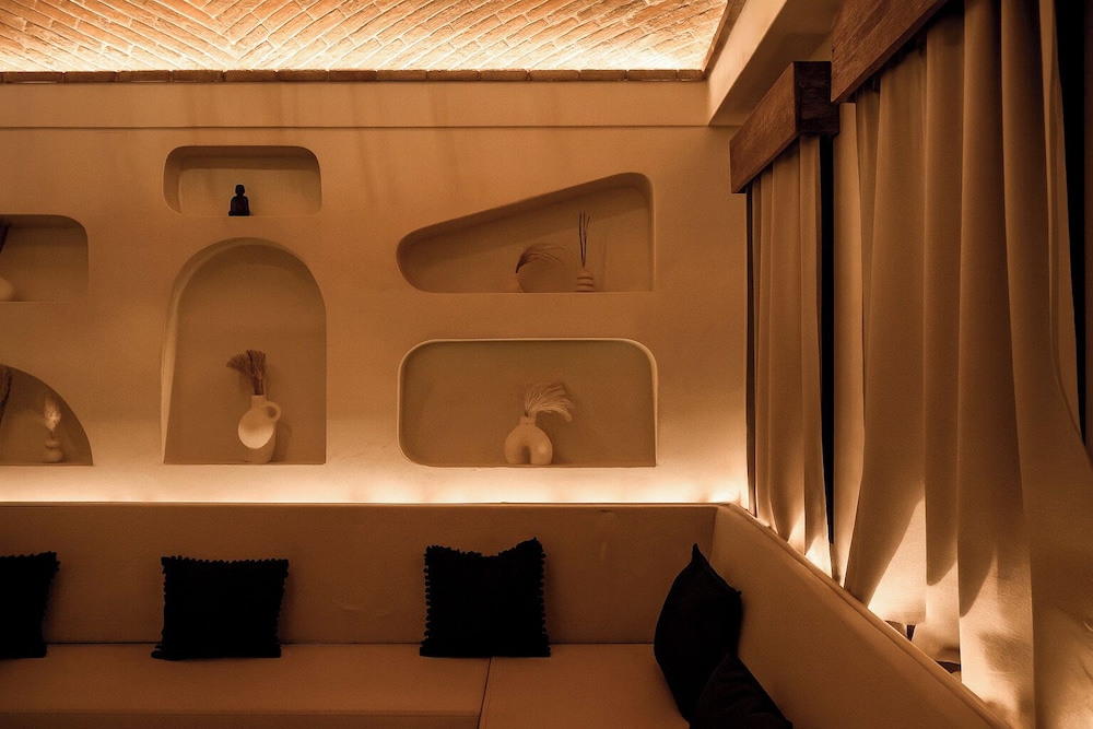 Enigmatic Boutique Hotel 21/44