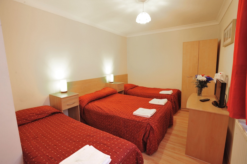 ROOM, QUADRUPLE
