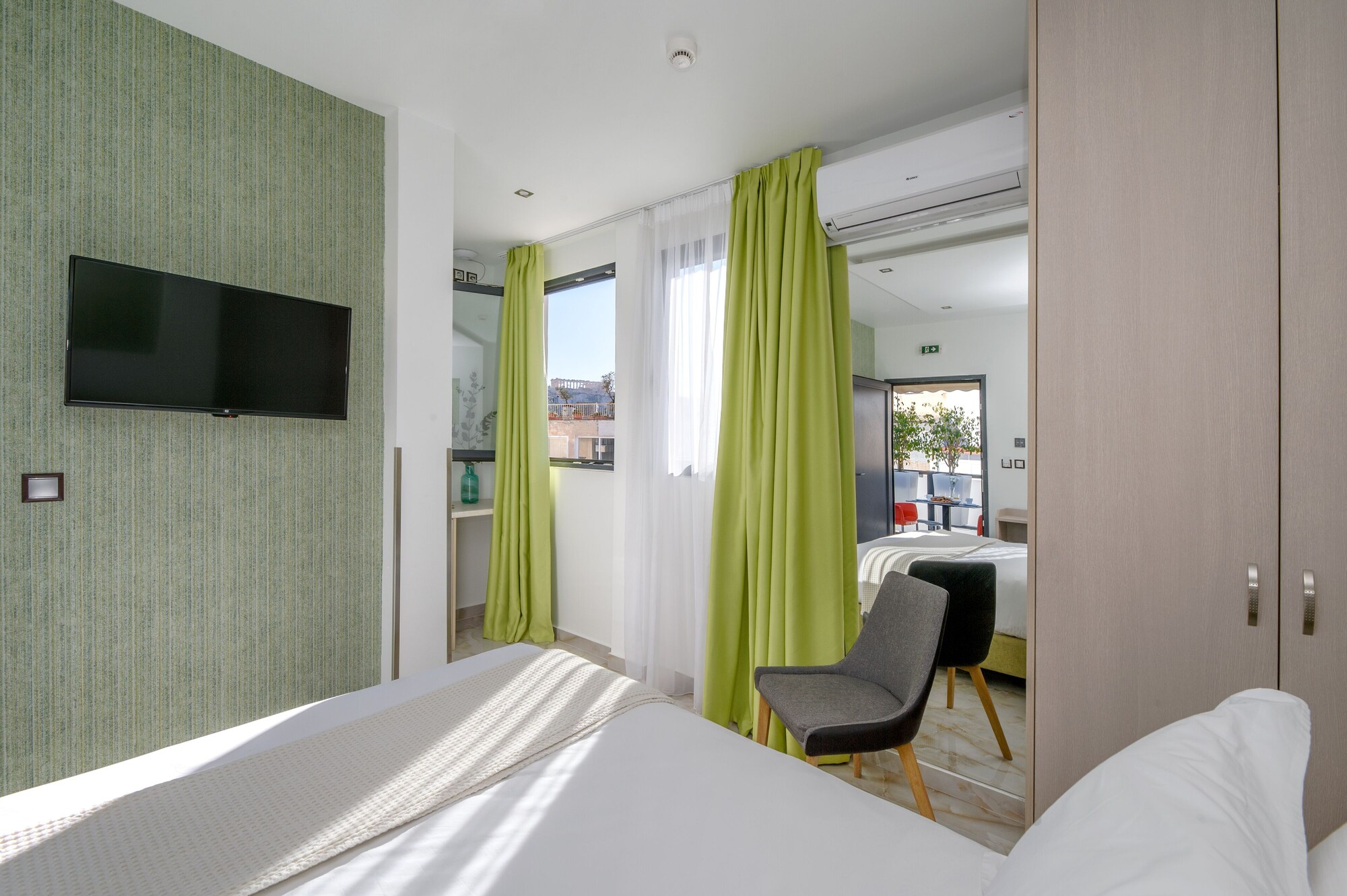 SUPERIOR, DOUBLE BED, ACROPOLIS VIEW