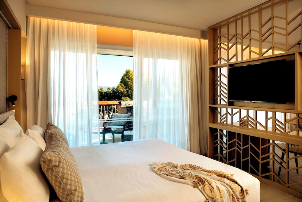 Junior Suite, Bungalow, King Bed, Sofa, Plunge Pool