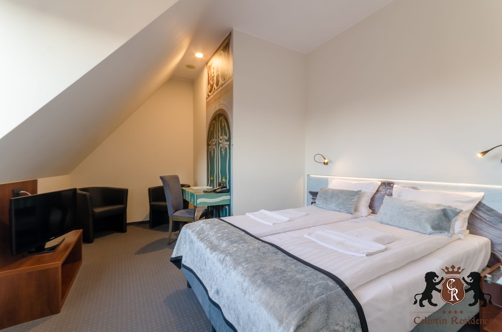ROOM, TWIN BEDS