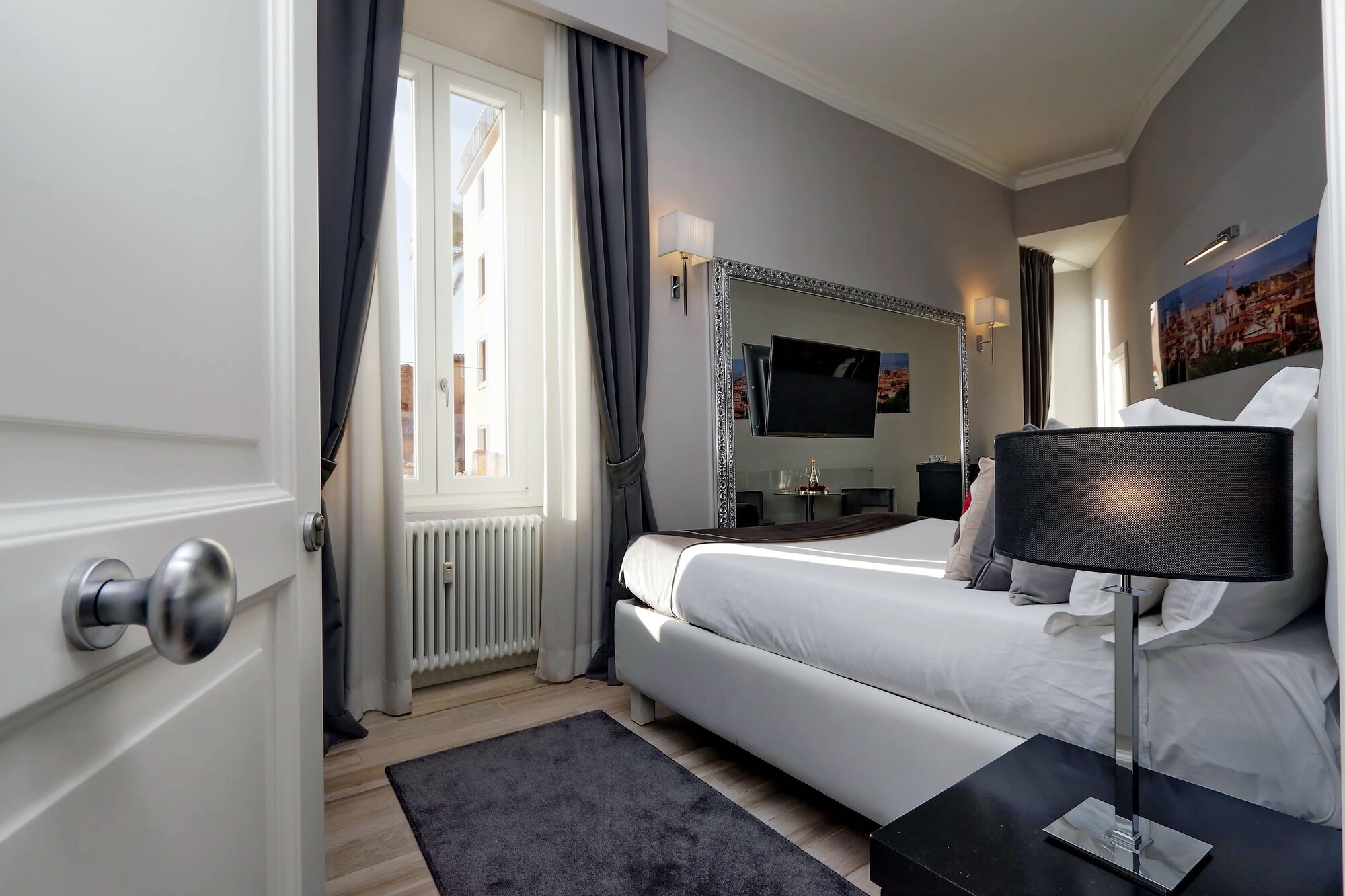 DELUXE, DOUBLE BED