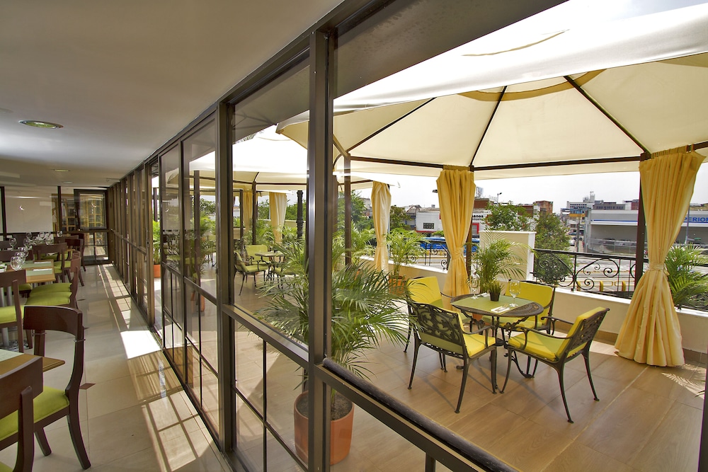 Hotel Cosmos Cali 24/36
