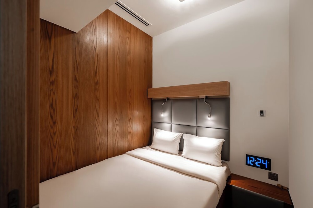 Sleep N Fly Sleep Lounge A Gates Terminal 3 Transit Only 17/50