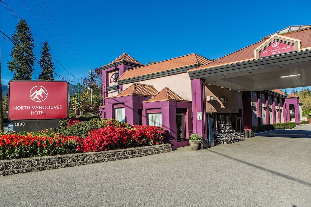 North Vancouver Hotel 2/52