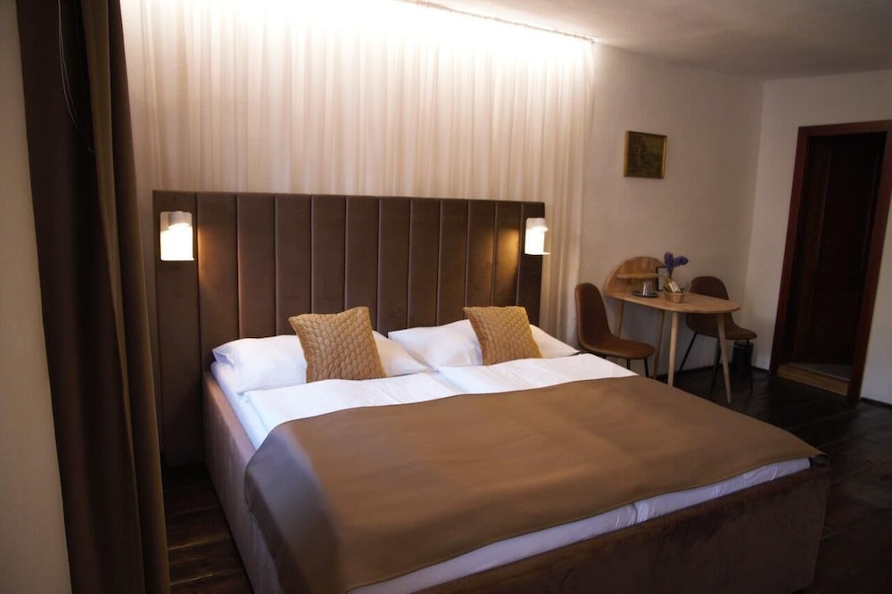 Hotel-Restaurant Svamberský Dum 20/83