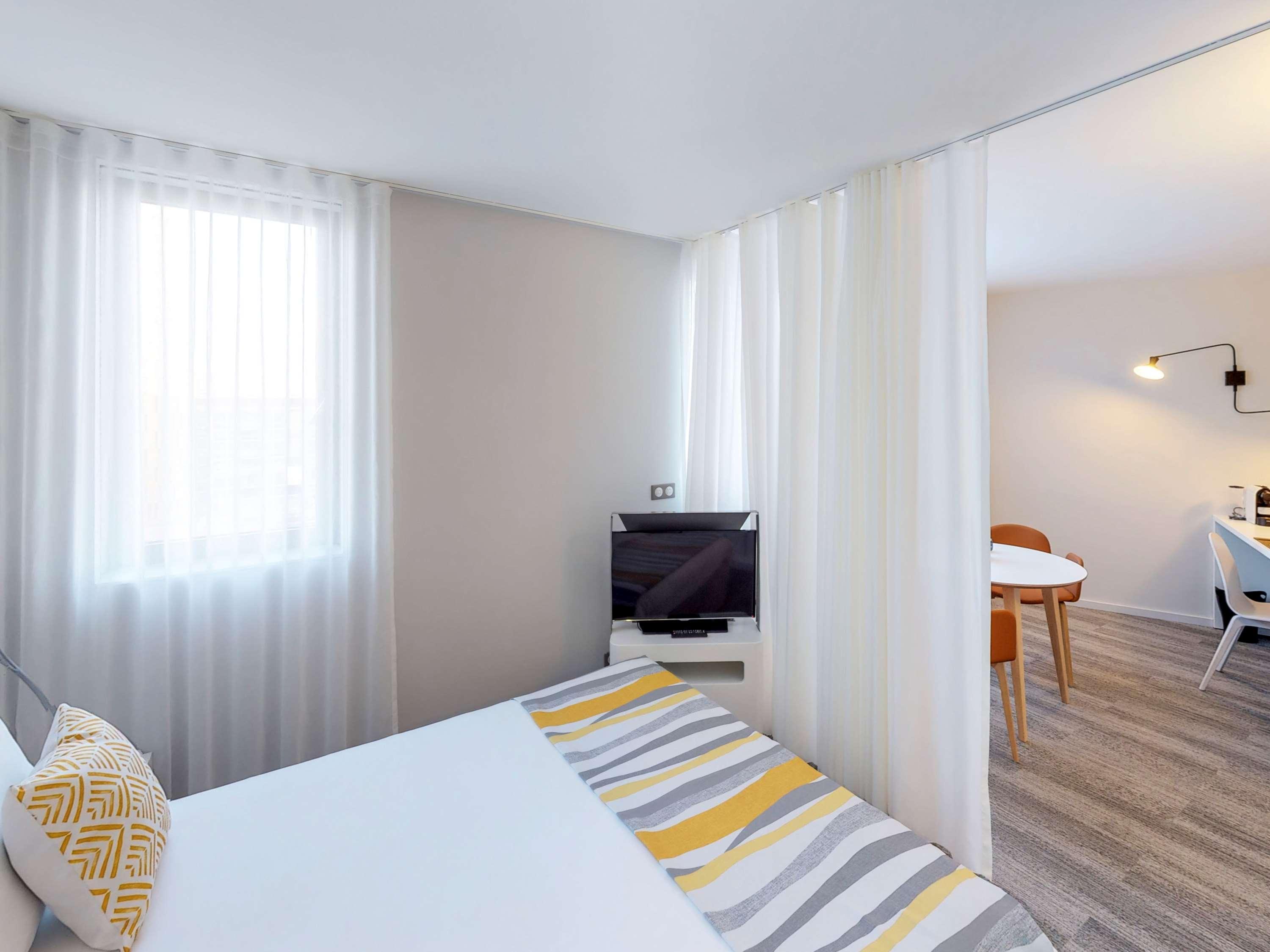 EXECUTIVE, SUITE, 1 DOUBLE AND 1 SINGLE BED