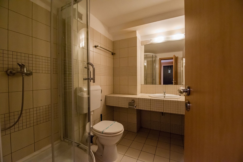 Oxford Inns Suites 41/45