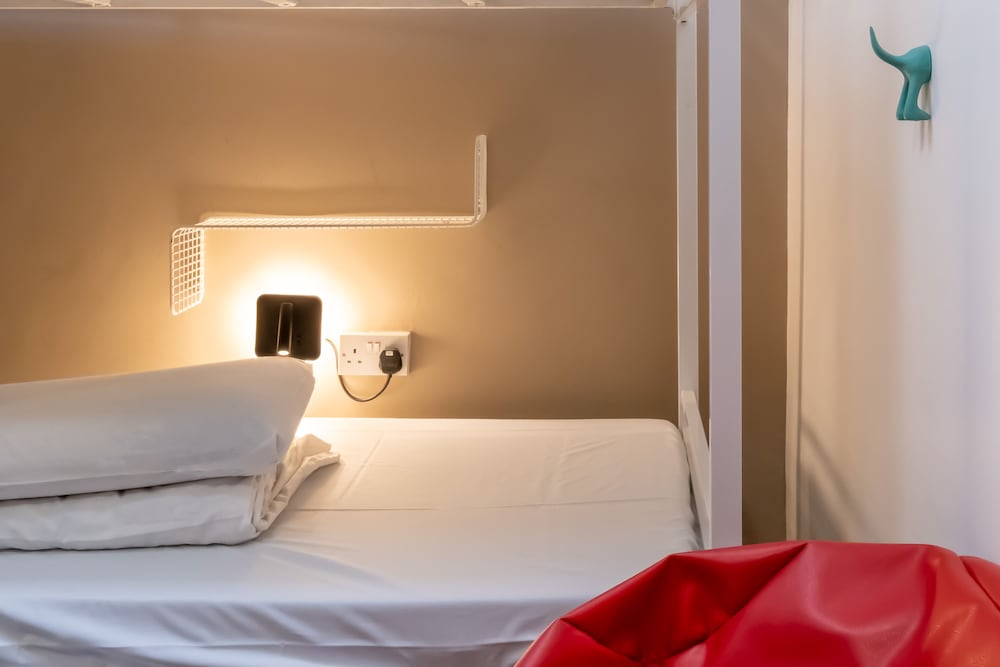 MIXED DORM, 4 BEDS
