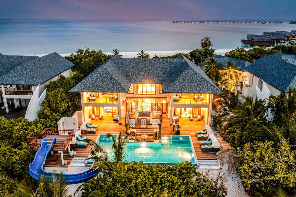 Hideaway Beach Resort and Spa 5/123