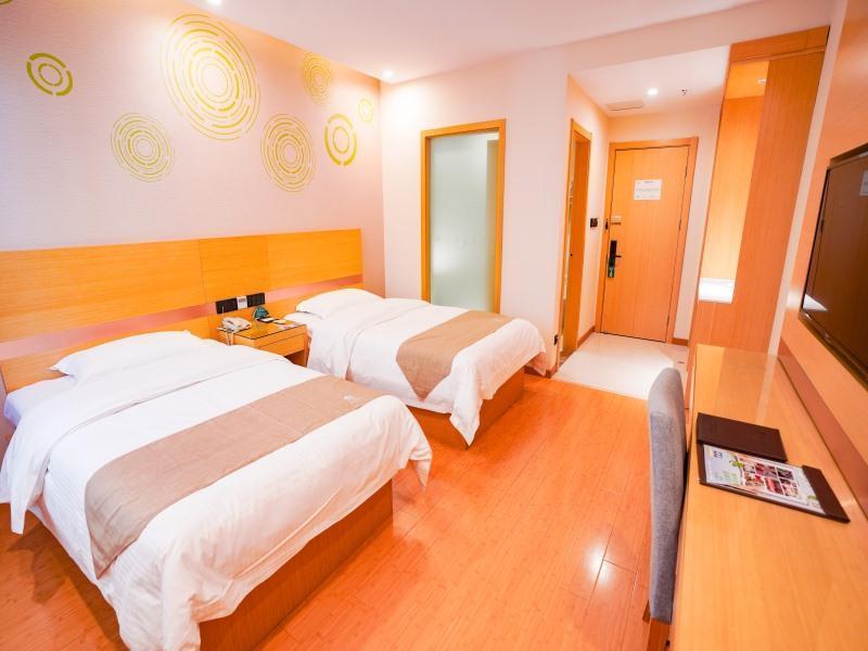 ROOM, TWIN BEDS