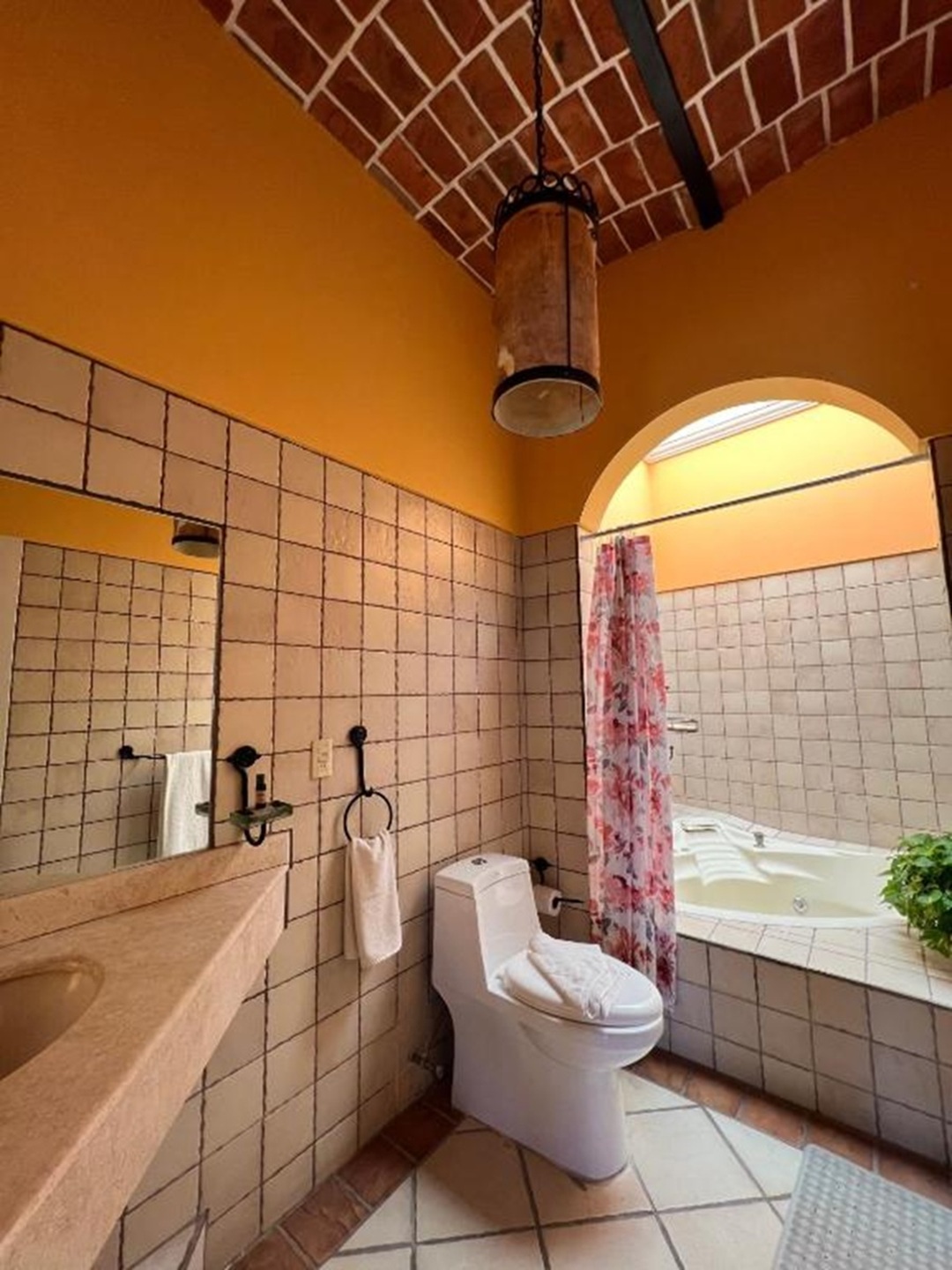 Mama Chuy Hotel & Villas 50/50