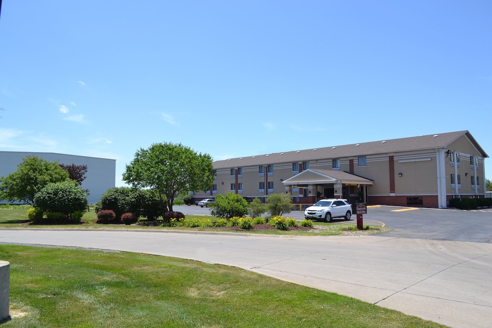 Countryside Inn and Suites Council Bluffs 55/57