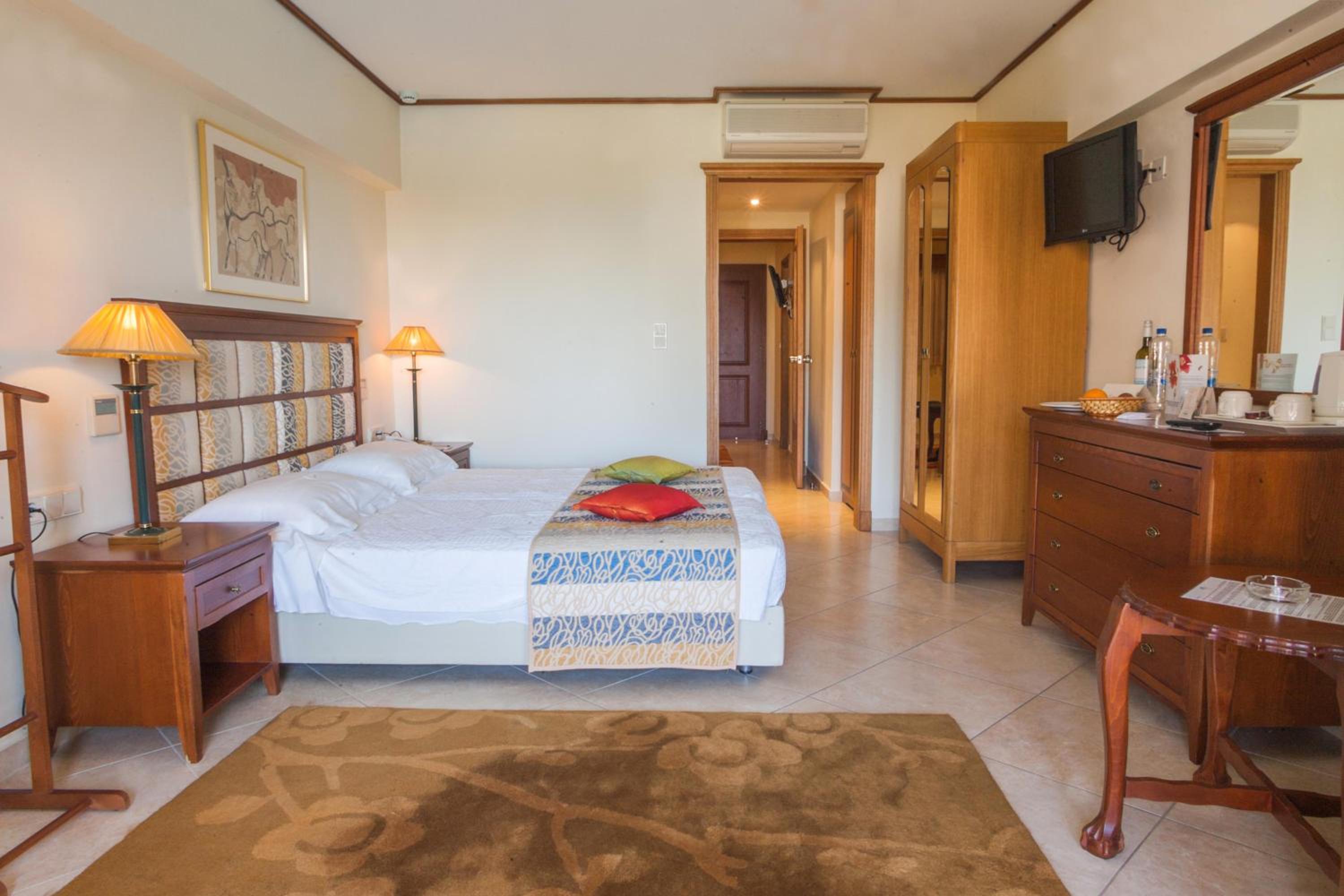 Junior Suite, Pool View